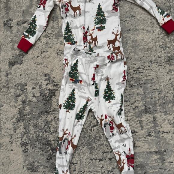 Pottery Barn Kids Santa Christmas Pajamas Set - Size 2T - Picture 1 of 6